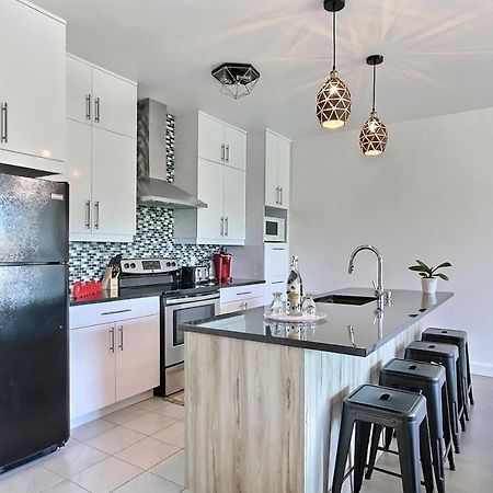 Good Vibes Only -Modern And Spacious 2 Bedroom Condo 4 Beds Free Parking, Gym Québec Eksteriør bilde