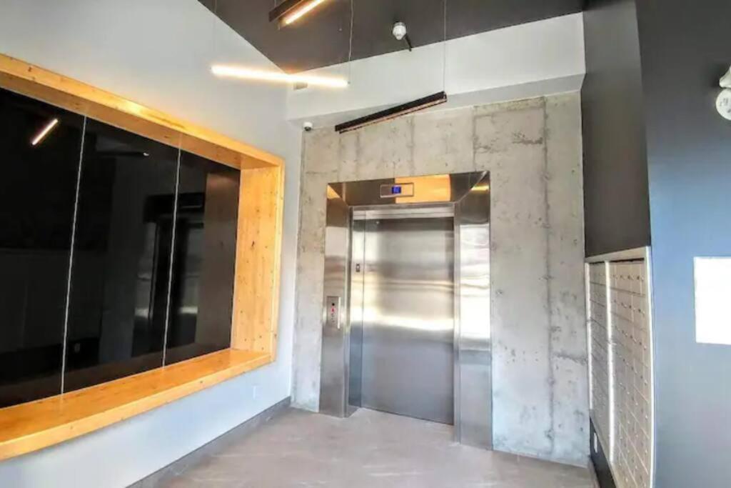 Good Vibes Only -Modern And Spacious 2 Bedroom Condo 4 Beds Free Parking, Gym Québec Eksteriør bilde