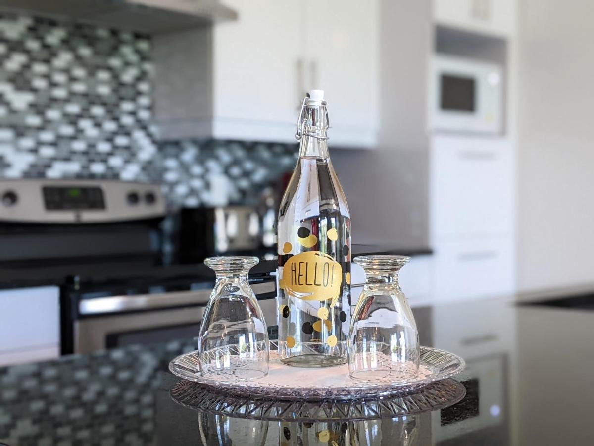 Good Vibes Only -Modern And Spacious 2 Bedroom Condo 4 Beds Free Parking, Gym Québec Eksteriør bilde