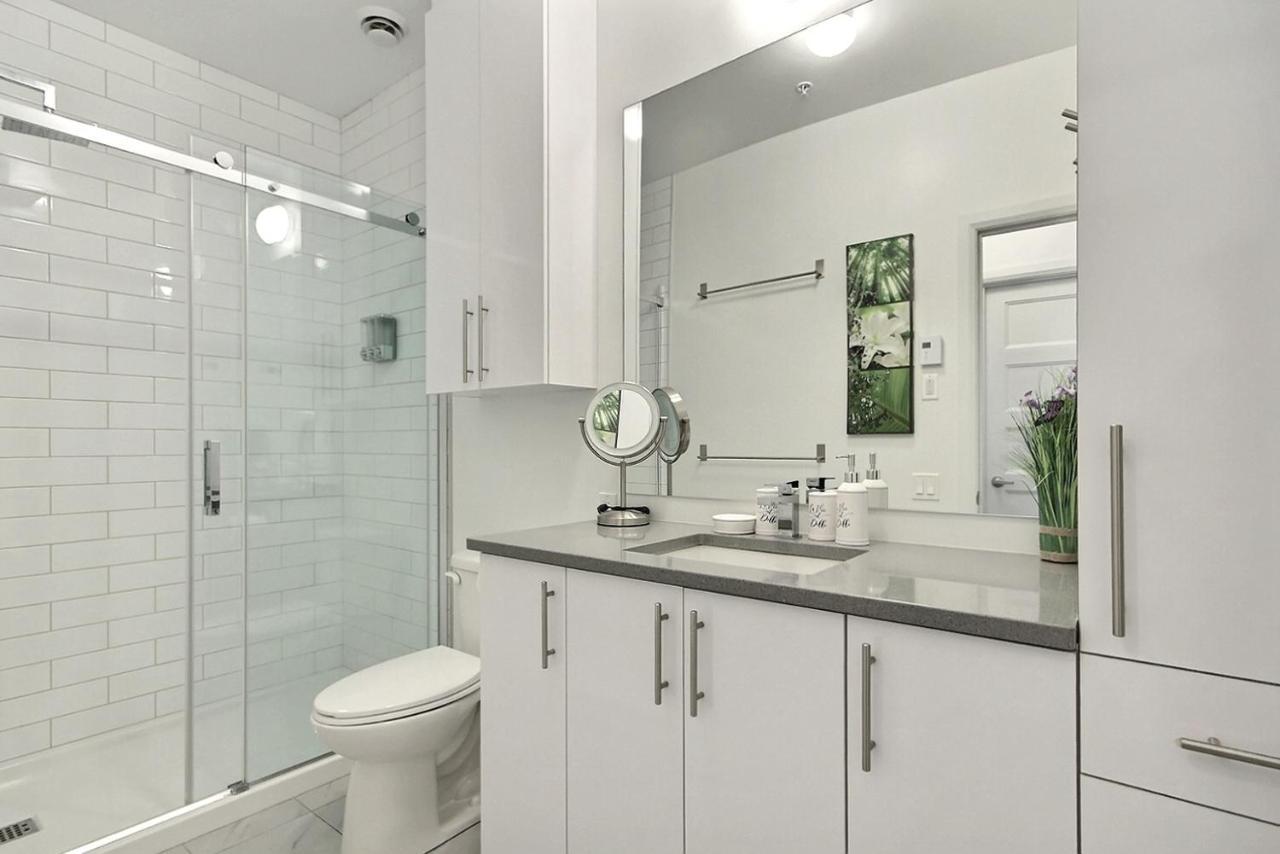 Good Vibes Only -Modern And Spacious 2 Bedroom Condo 4 Beds Free Parking, Gym Québec Eksteriør bilde